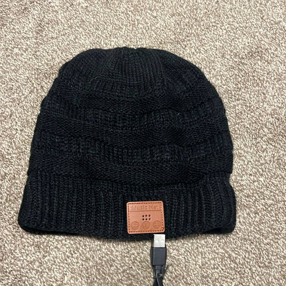 Beanie with speakers
